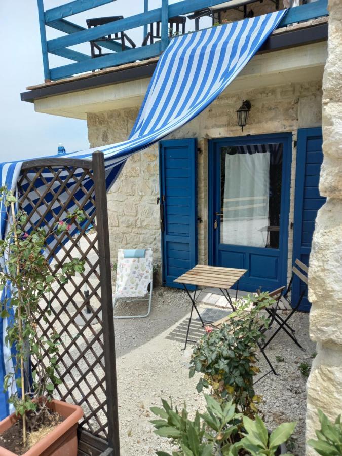 La Casa Dalle Finestre Blu Abbateggio Exterior photo